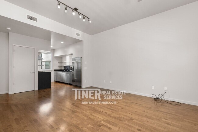 Building Photo - Fabulous Midtown Brownstone