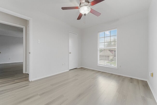 Building Photo - 15326 Peachmeadow Ln