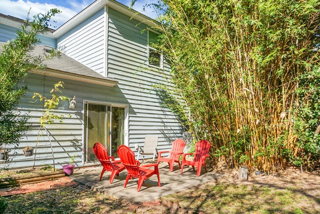 Building Photo - 1519 Thoroughbred Blvd