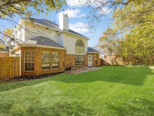 Building Photo - 1622 Stratford Dr