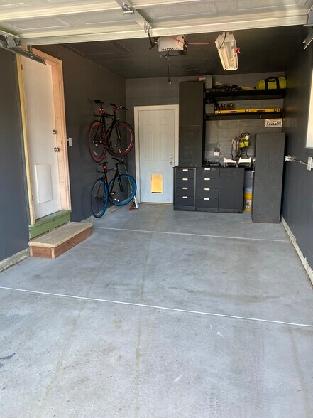 Single car garage. - 7101 Clay St