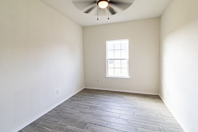 Building Photo - 807 N Polk St