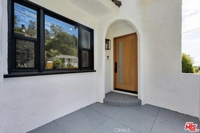 Building Photo - 2222 Valentine St