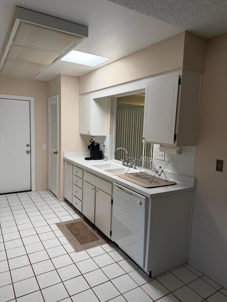 Building Photo - 9209 W Glen Oaks Cir N