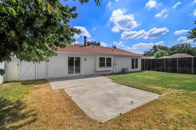 Building Photo - 2601 Knoll Trail