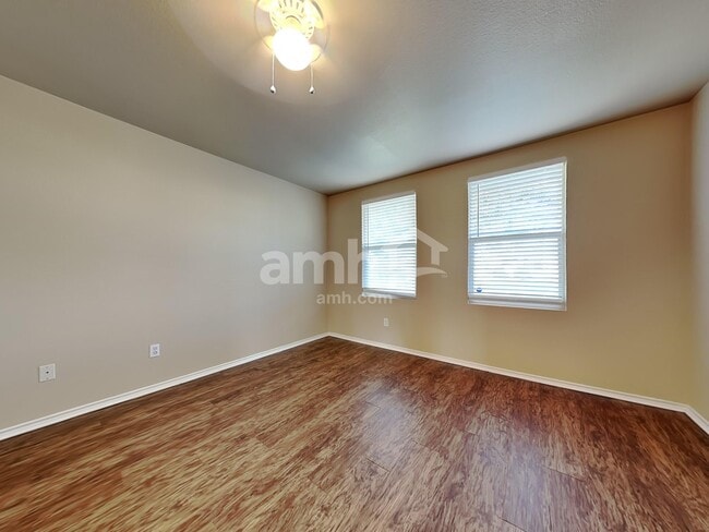 Building Photo - 2806 Lake Terrace Dr