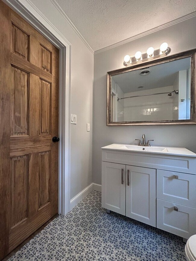 Building Photo - Charming Waterfront Home in Sought-After Chesopeian Colony "ASK ABOUT OUR ZERO DEPOSIT"