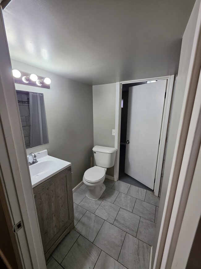 Building Photo - 132 N 35th Ave