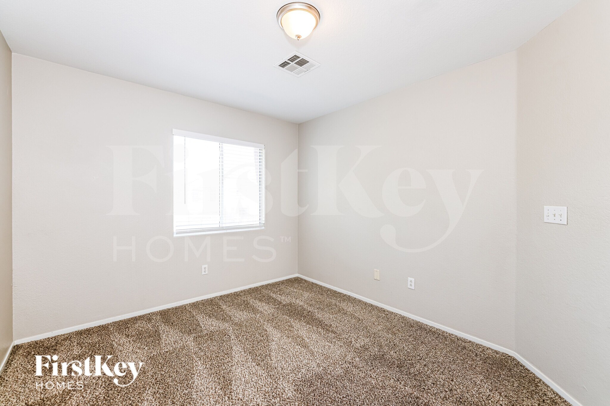 Building Photo - 528 E Brown Breeches Ave