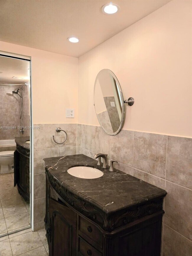 Building Photo - 20075 NE 3rd Ct