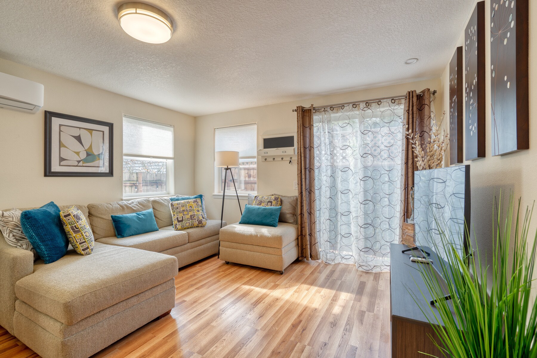 Building Photo - 1676 SE Marion St