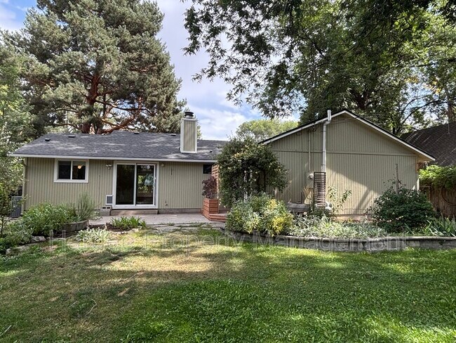 Building Photo - 3511 N Barberry Dr