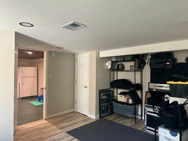 Building Photo - Beautiful house...RESERVE NOW FOR AUGUST 1...