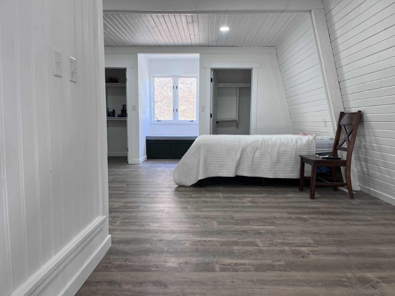 Building Photo - 7240 Sunset Rd