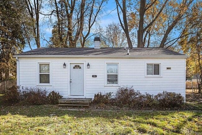 Building Photo - $1495 Charming, remodeled 3-Bed/1-Bath Ran...