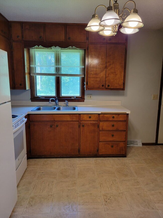 Building Photo - 2 Bedroom Duplex