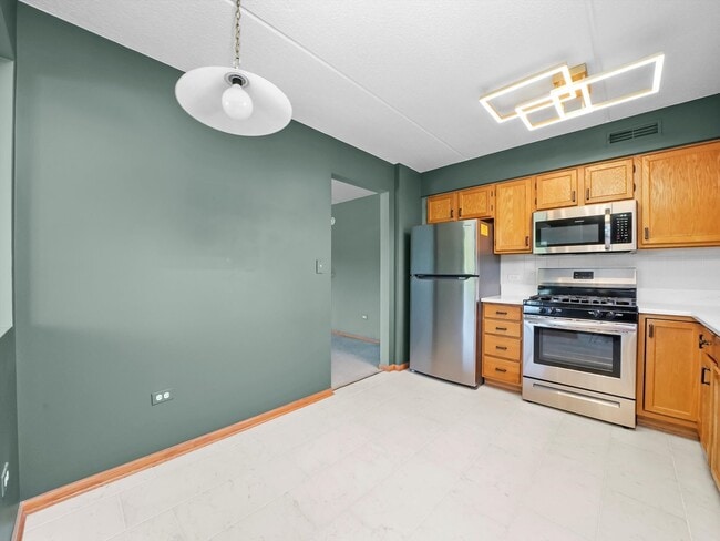 Building Photo - 5360 N Lowell Ave