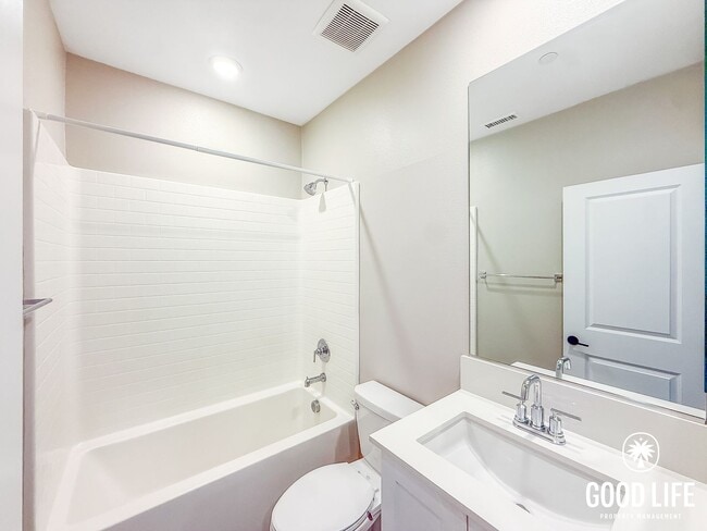 Building Photo - 2BD/2BA home in Mira Mesa with Private Balcony, Pool & 2-Car Garage
