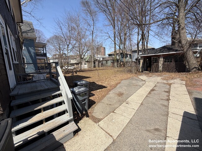 Building Photo - 23 Moraine St