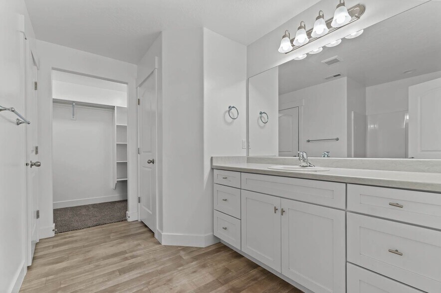 Building Photo - 16042 S Bodmin Way