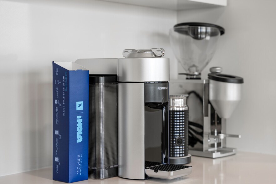 Building Photo - 12 NE Fremont St