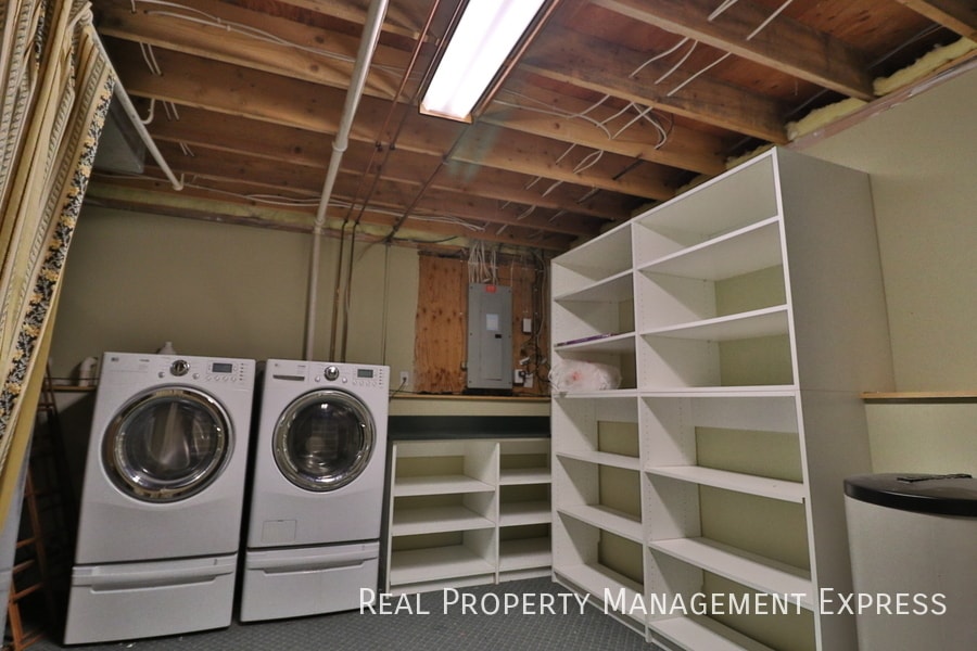 Building Photo - Stunning 5 Bedroom 3 Bath Home in South East Sioux Falls