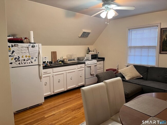 Building Photo - 28 7th St