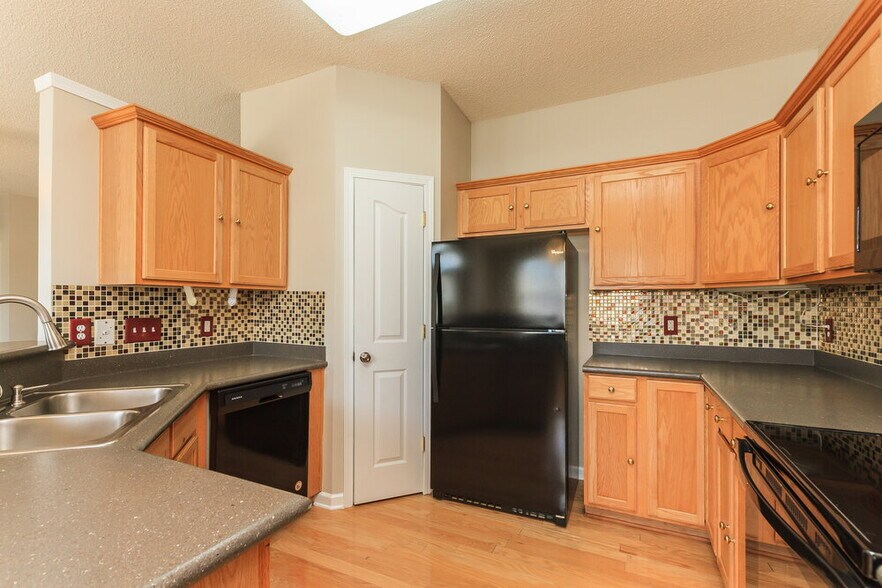 Building Photo - 5811 Briggs Dr