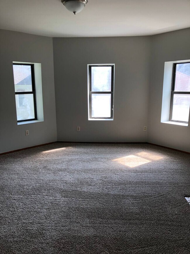 Building Photo - 222 Ottawa