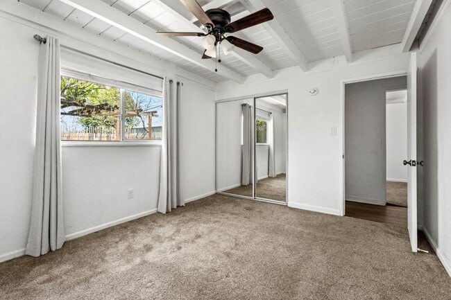Building Photo - Nicely updated 3 bd. home within walking d...