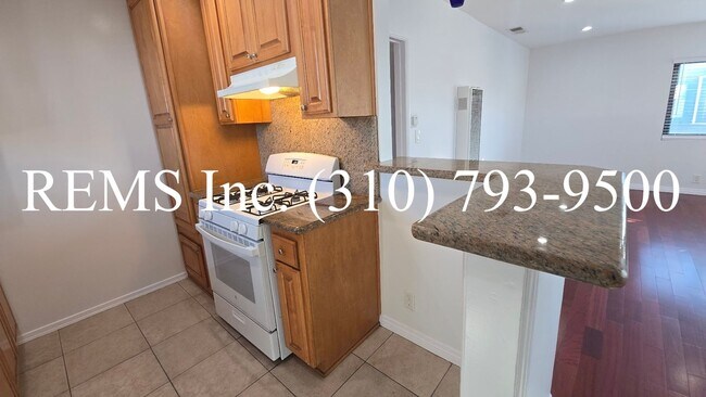 Building Photo - Refurbished Upstairs Apartment with Garage parking