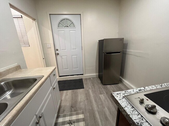 Building Photo - 2144 Bluehaven Ct