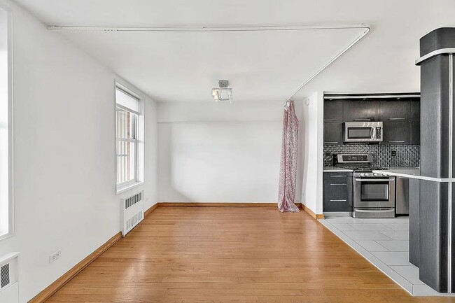 Building Photo - 1625 Emmons Ave