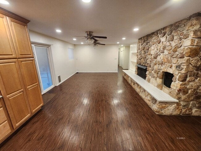 Building Photo - 830 W Stirrup Dr
