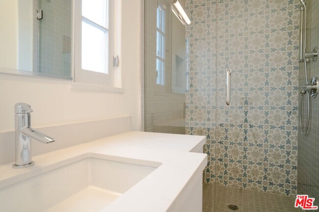 Building Photo - 1021 17th St