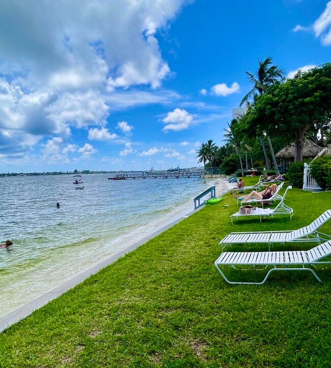 Building Photo - 5600 N Flagler Dr