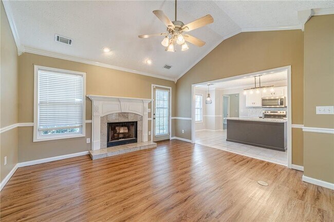 Building Photo - 231 Windermere Dr