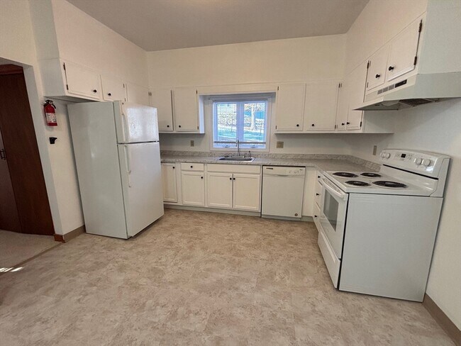 Building Photo - 5 Spruce St