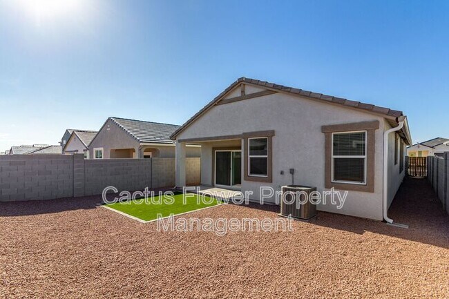 Building Photo - 2037 W Shelly Ave