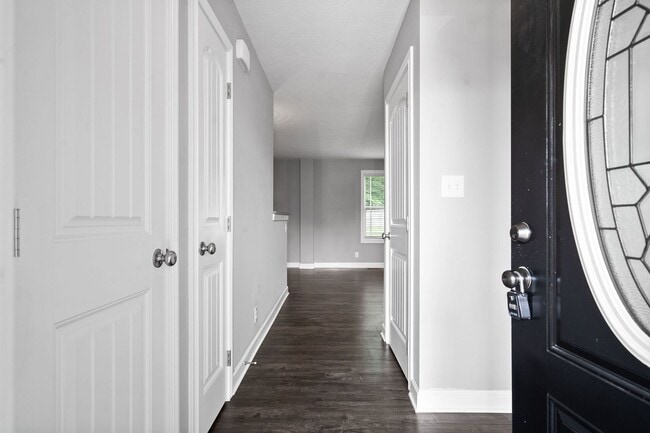 Building Photo - Gorgeous Single-Family with a Bonus Room & Large Fenced Backyard!