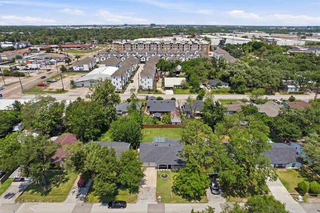Building Photo - 8526 Cedel Dr