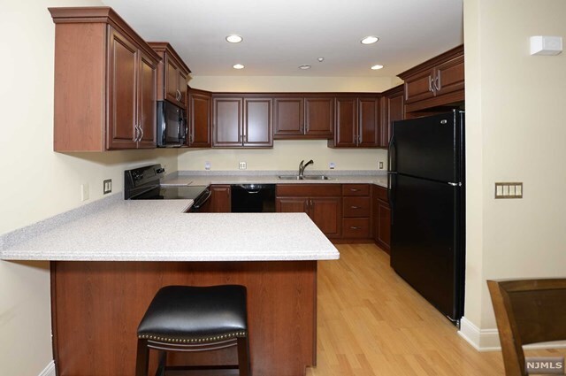 Building Photo - 3101 Rio Vista Dr