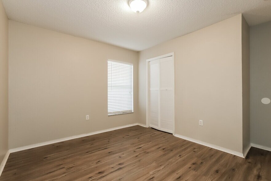 Building Photo - 1710 James Pointe Dr