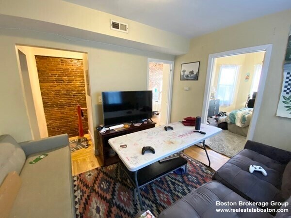 Building Photo - 731 Parker St