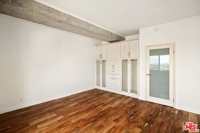 Building Photo - 1155 N La Cienega Blvd