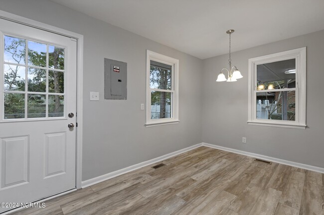 Building Photo - 124 Kitt Dr