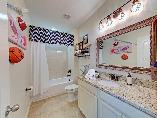 Building Photo - Gorgeous 3 bedroom, 2½ bath, 2 STORY townhome
