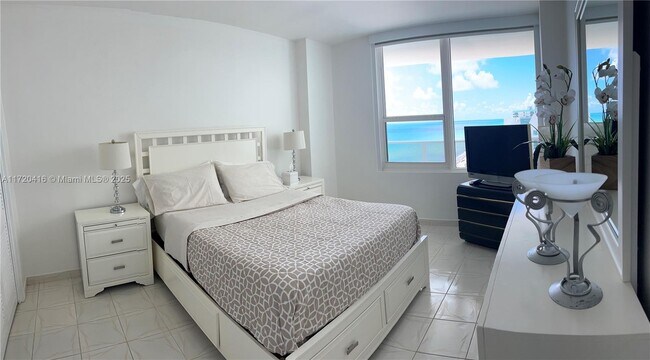 Building Photo - 3505 S Ocean Dr