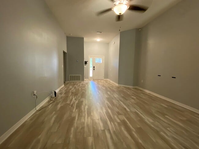 Building Photo - 3150 Vaccari Ct