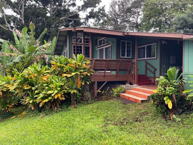 Building Photo - Charming Hamakua Coast Furnished Rental Available: 2 BR / 1.75 BA